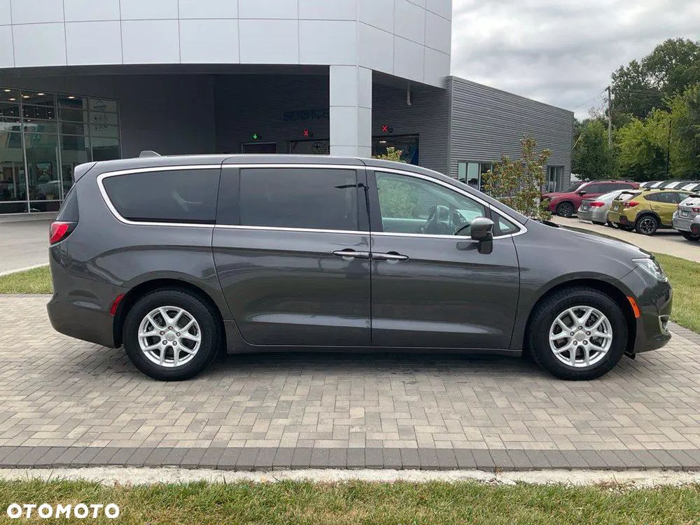 Chrysler Pacifica - 7