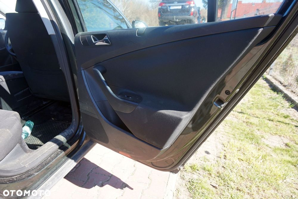 BOCZEK TAPICERKA DRZWI PRAWY TYŁ PASSAT B6 SEDAN ROLETA VOLKSWAGEN 2005-2010 - 2