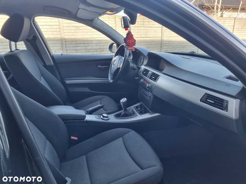 BMW Seria 3 325i - 16