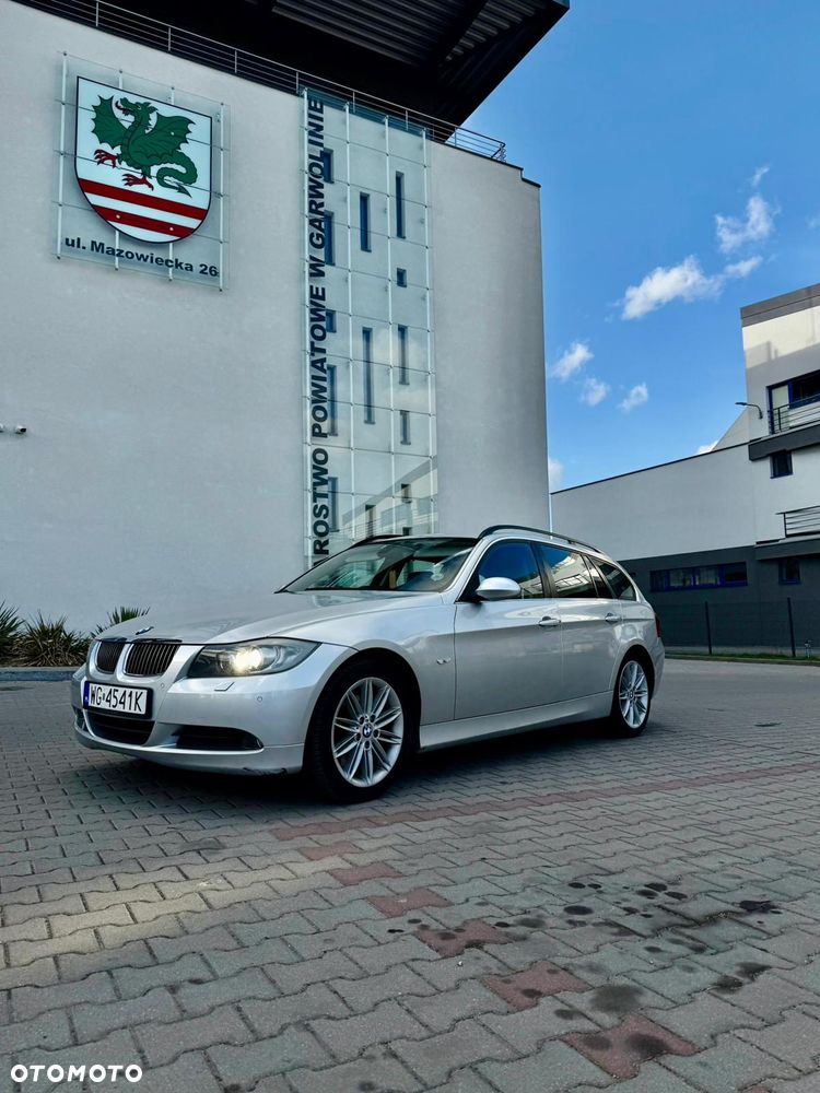 BMW Seria 3 325i xDrive - 1