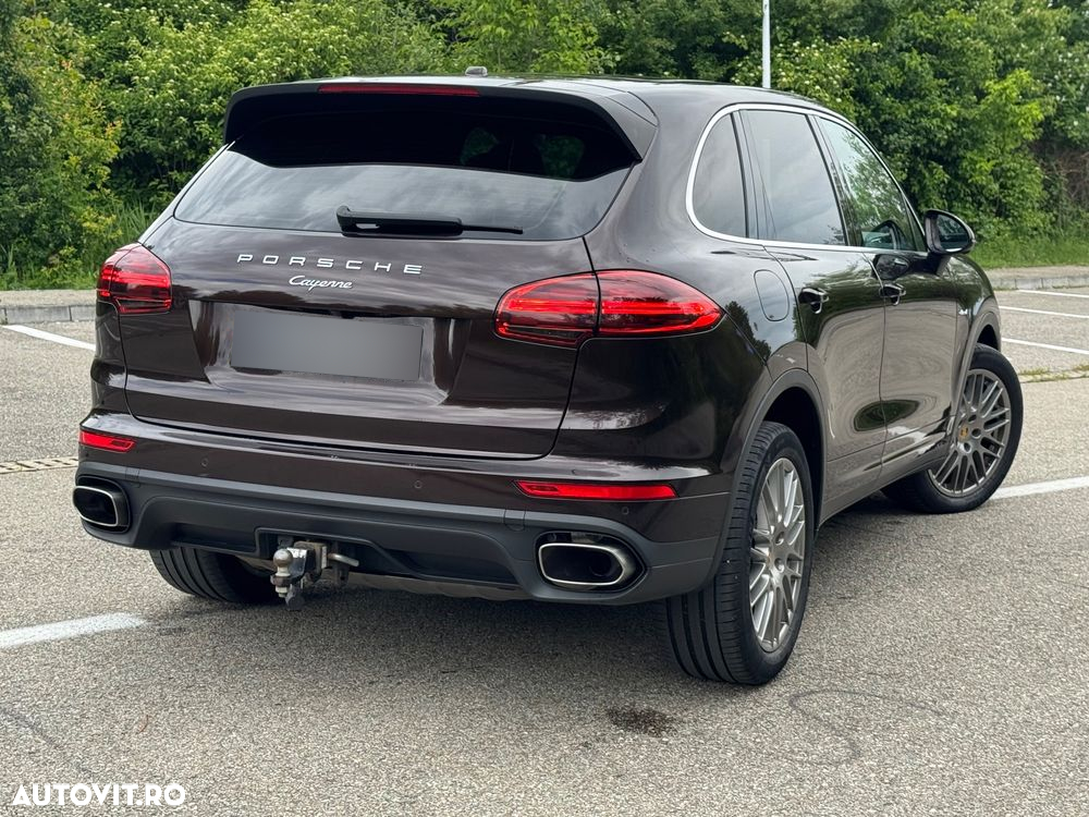 Porsche Cayenne 3.0 L - 4