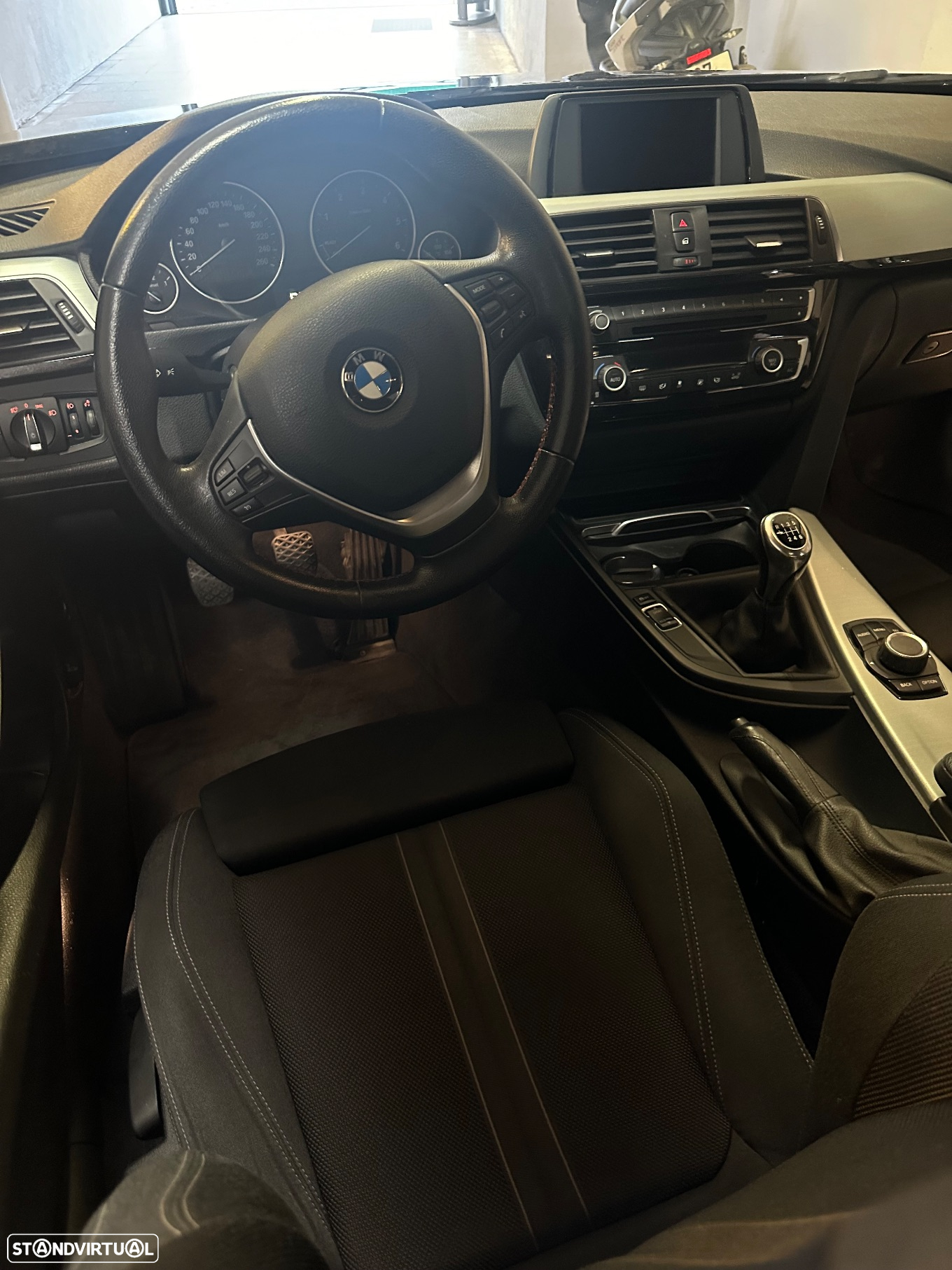 BMW 318 d Line Sport - 16