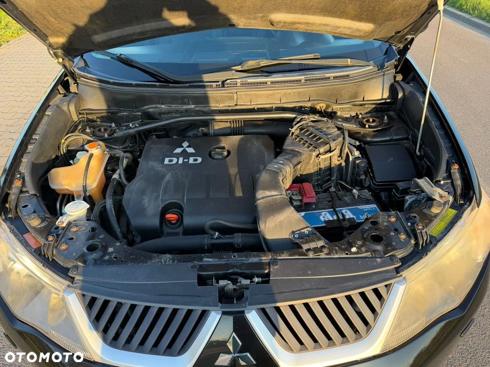 Mitsubishi Outlander 2.0 DI-D 4WD Intense - 19