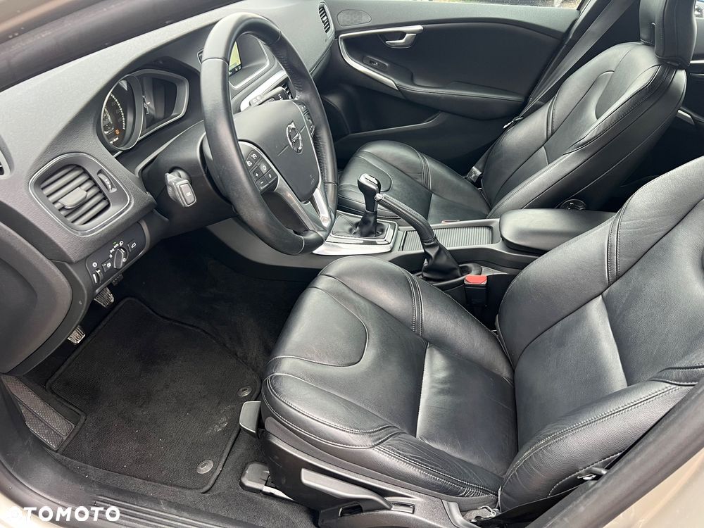 Volvo V40 D3 Momentum - 5