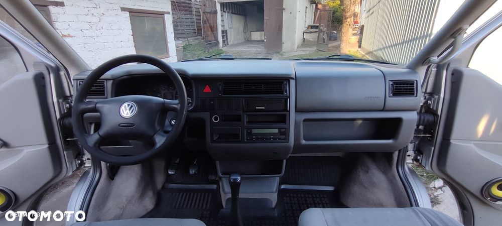 Volkswagen Caravelle - 15