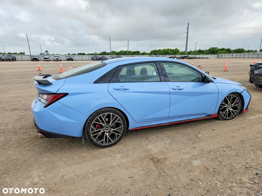 Hyundai Elantra - 4