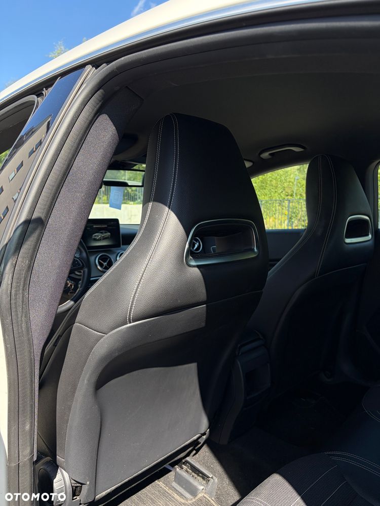 Mercedes-Benz CLA 180 7G-DCT Urban - 9