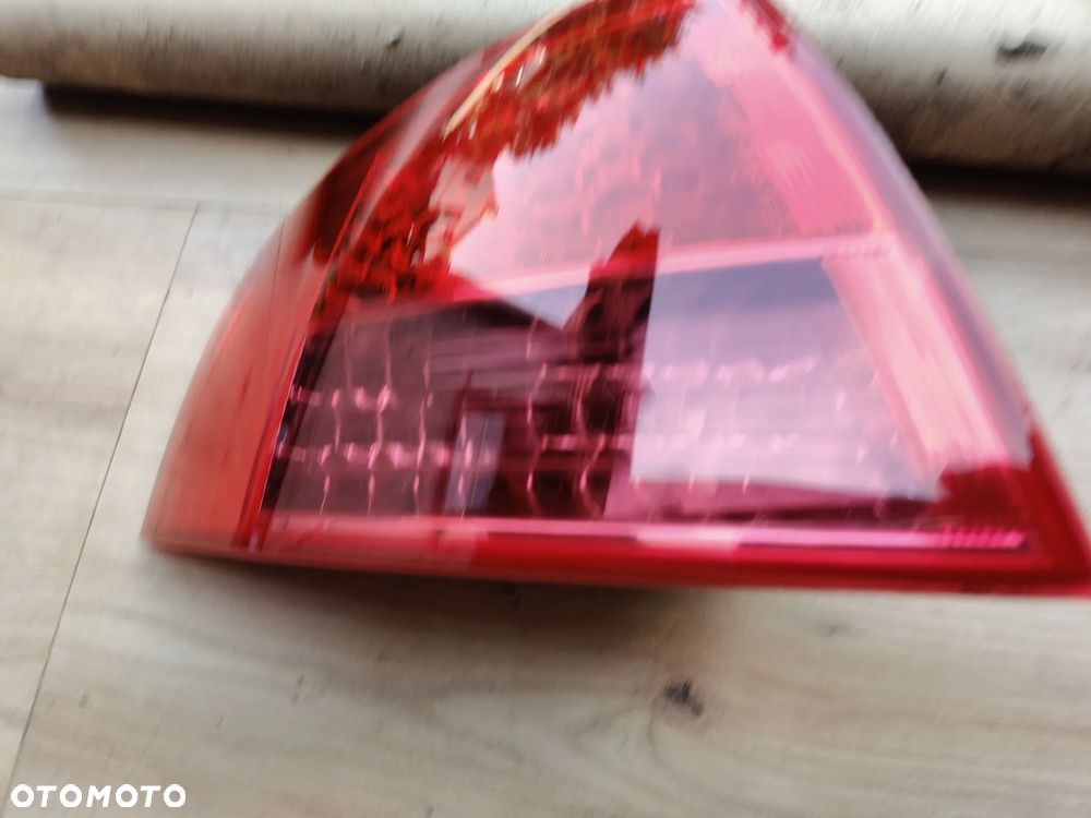 AUDI A8 D3 LAMPA TYL TYLNA LEWA BŁOTNIK IGŁA NIESPĘKANA - 5