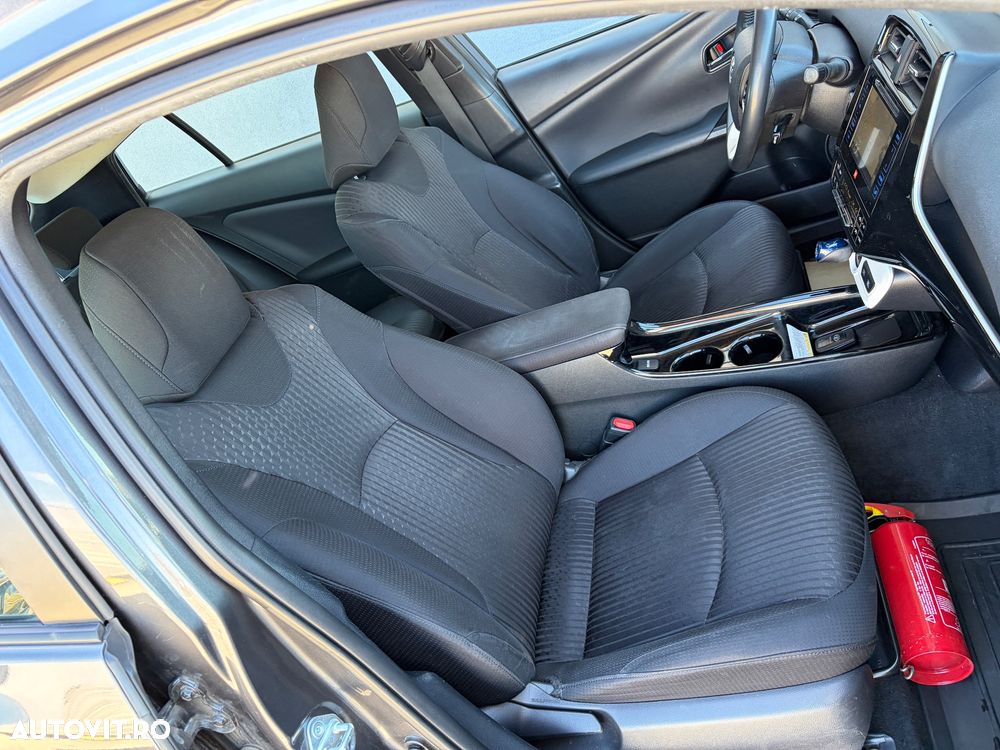 Toyota Prius (Hybrid) Executive - 5