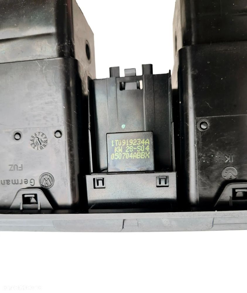 KRATKA ŚRODKOWA SCHOWEK AWARYJNY VW TOURAN I 1T0919234A/ 1T1857921B/ 1T1819728B - 20