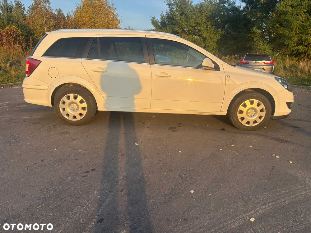 Opel Astra 2010 photo 3