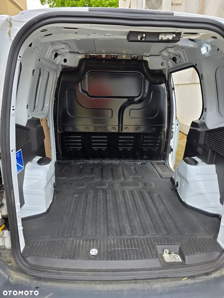 Ford Transit Courier - 2