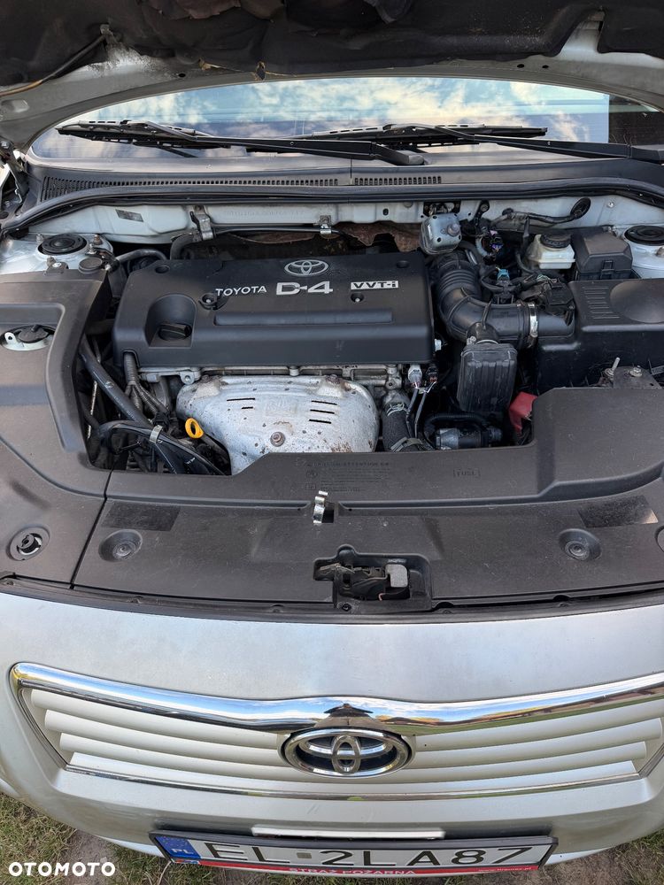 Toyota Avensis 2.0 VVT-i High - 19