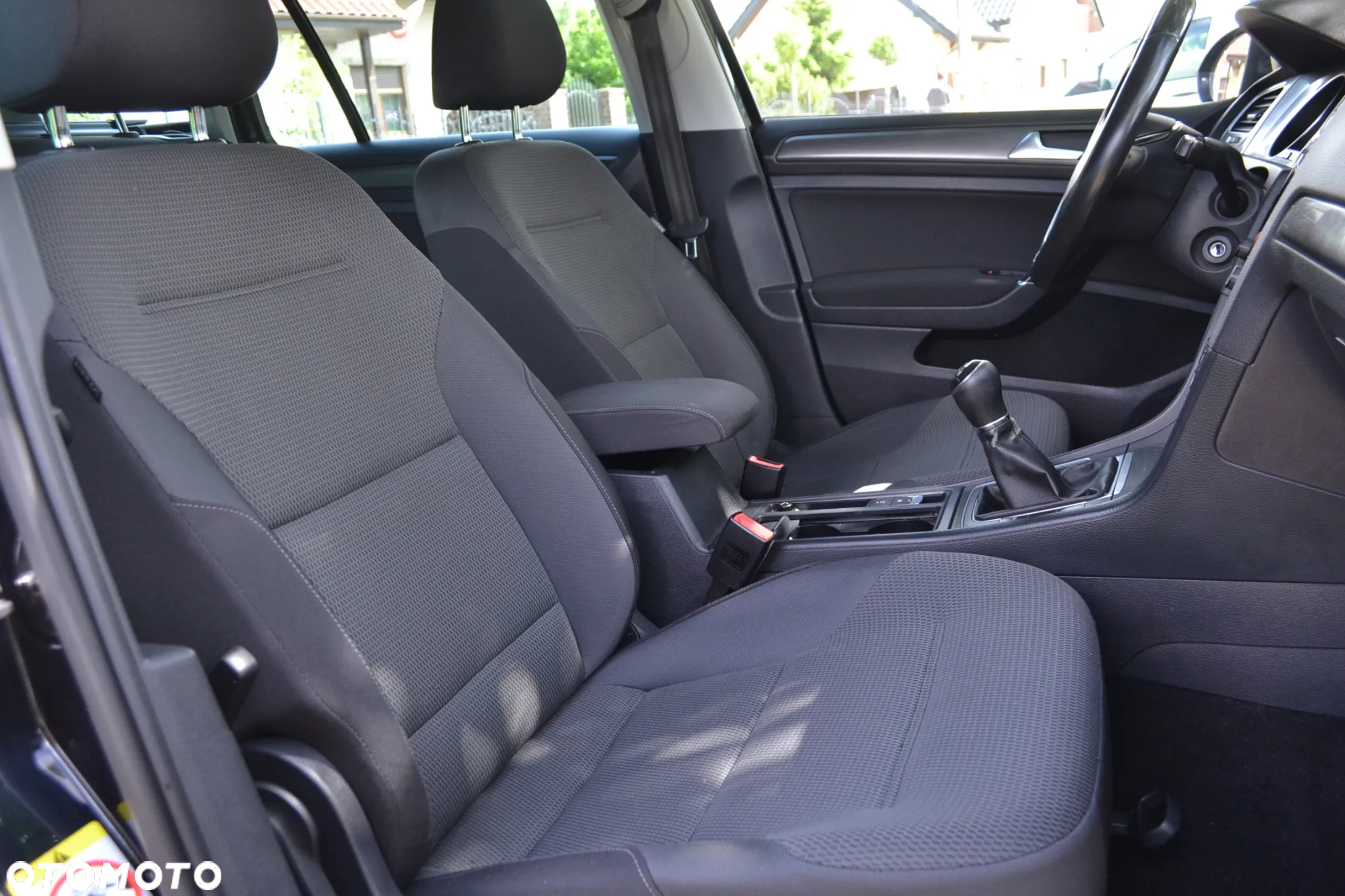 Volkswagen Golf VI 1.2 TSI BlueMot Comfortline - 17