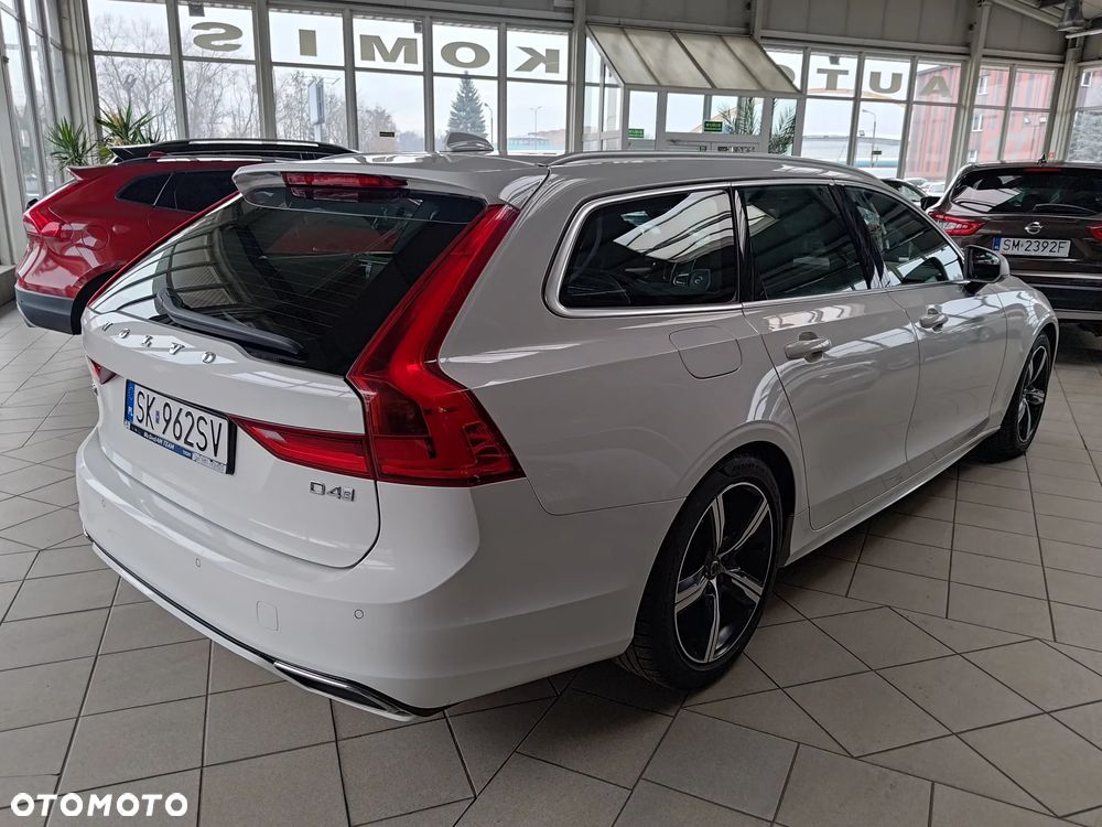 Volvo V90 D4 R-Design - 3