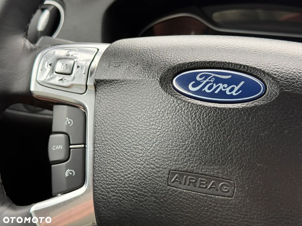 Ford Mondeo - 38