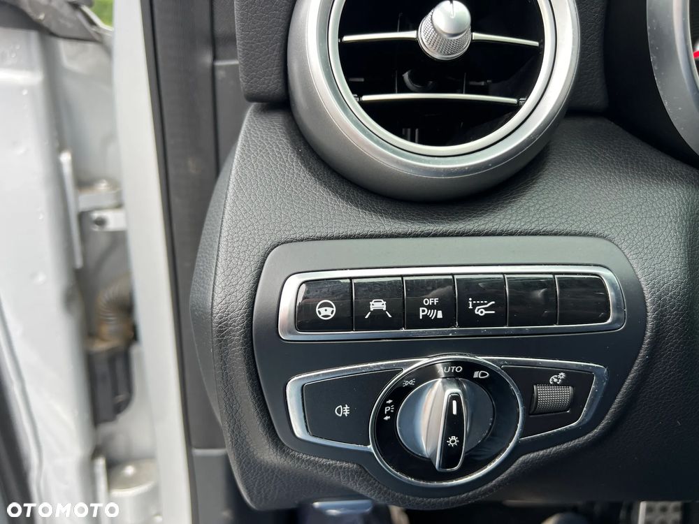 Mercedes-Benz Klasa C 400 4Matic 7G-TRONIC AMG Line - 32