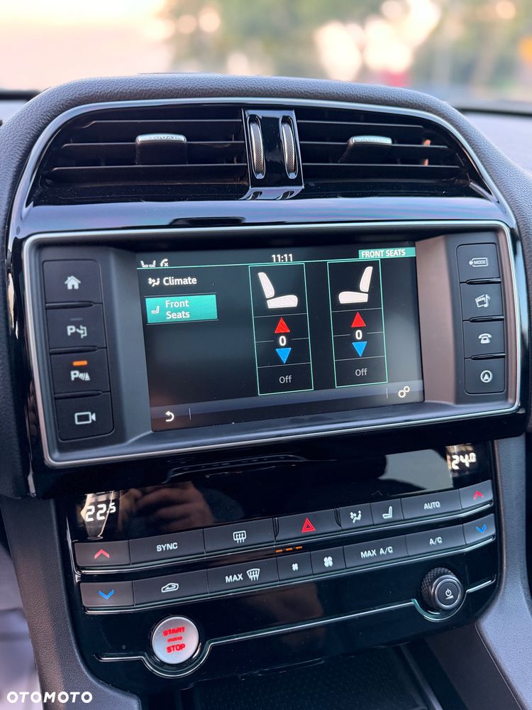 Jaguar F-Pace 20d Portfolio - 33