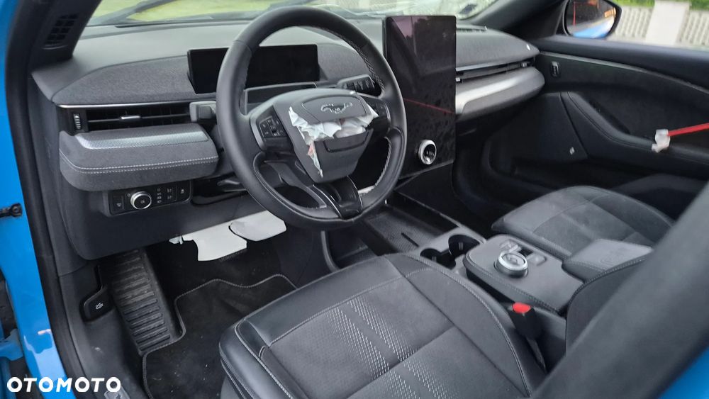 Ford Mustang Mach-E PREMIUM - 36