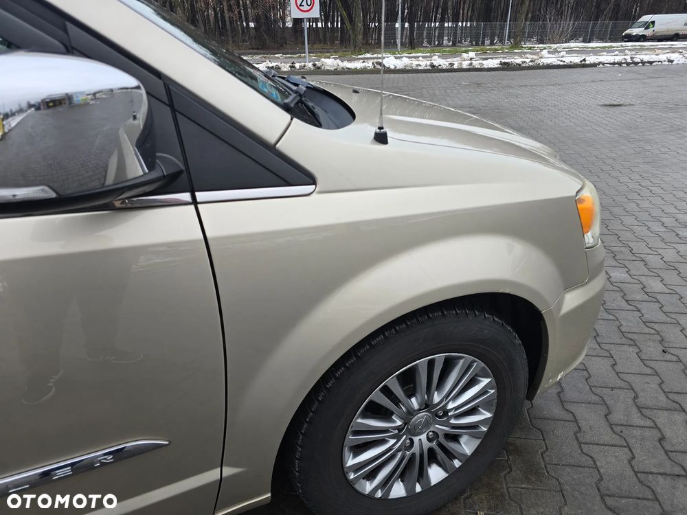 Chrysler Town & Country 3.6 Touring - 22