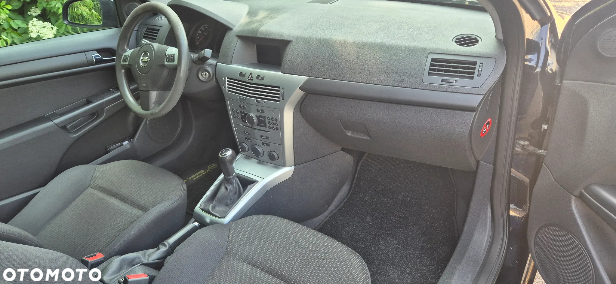 Opel Astra GTC 1.6 - 7