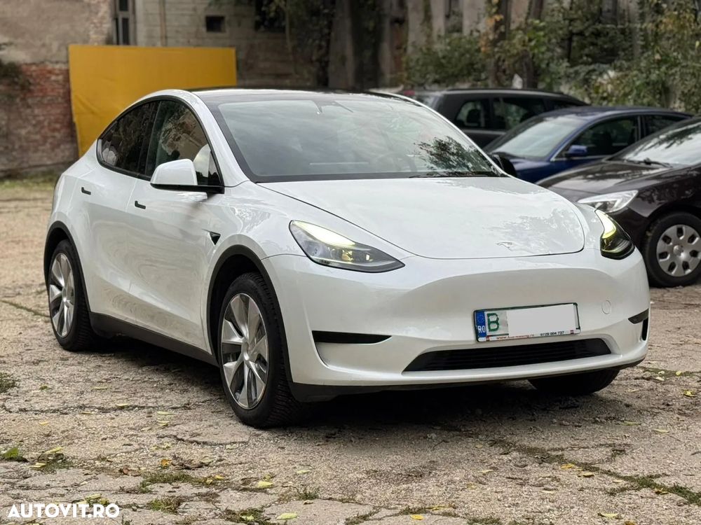 Tesla Model Y Long Range - 1