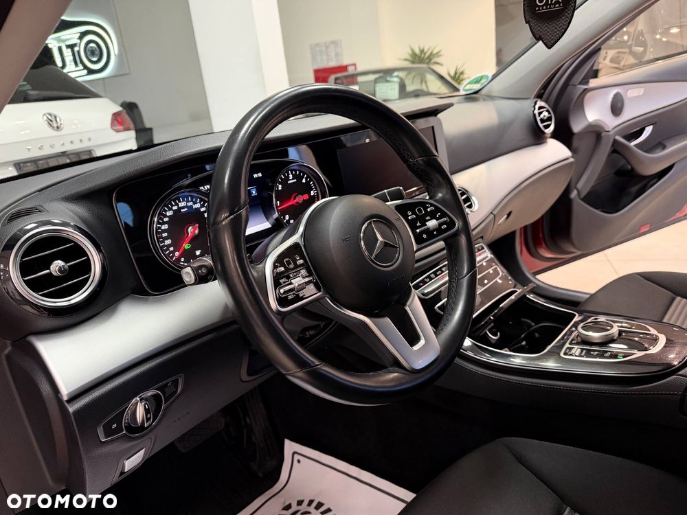 Mercedes-Benz Klasa E 220 d 4Matic 9G-TRONIC - 27
