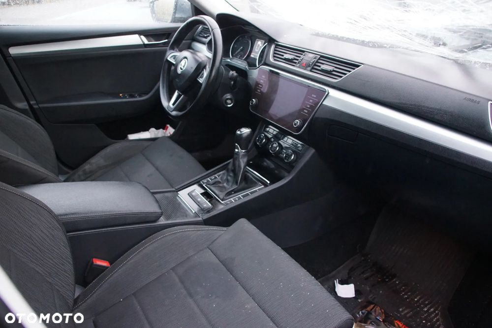 Auto na części - Skoda Superb III 2.0 TDI 150 KM DFGA QFZ LF7M 2018R Silnik Skrzynia Drzwi Zderzak Błotnik Klapa Lampa Lusterko Klamka Deska Kokpit Sterownik Moduł Czujnik Licznik Wyświetlacz Kierownica Panel - 14