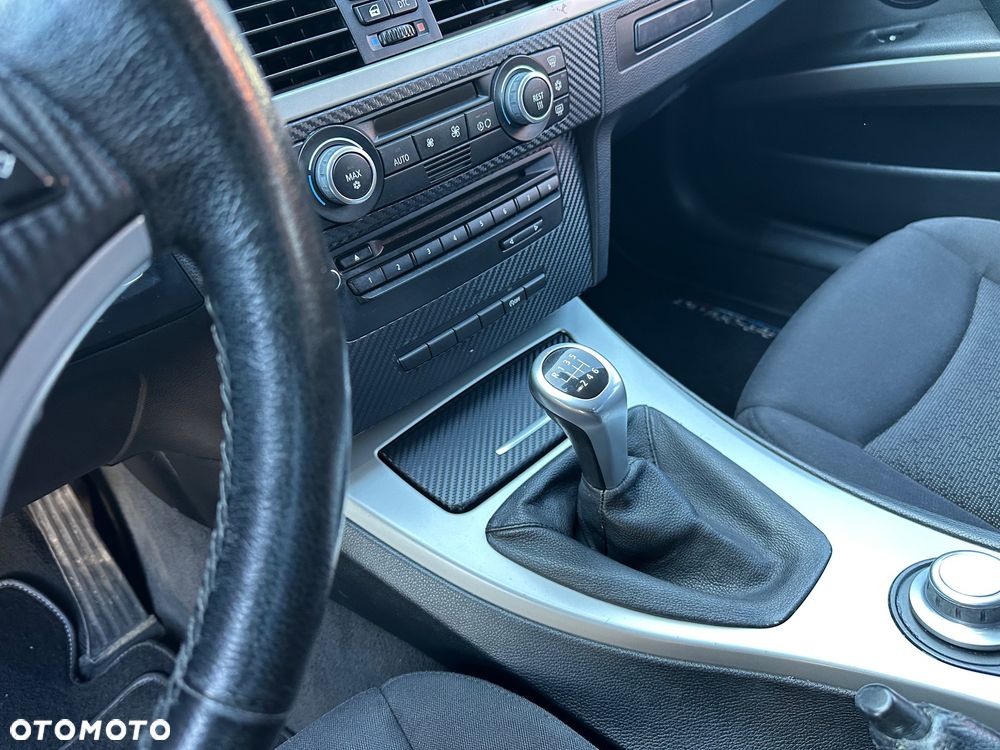 BMW Seria 3 318d DPF - 12