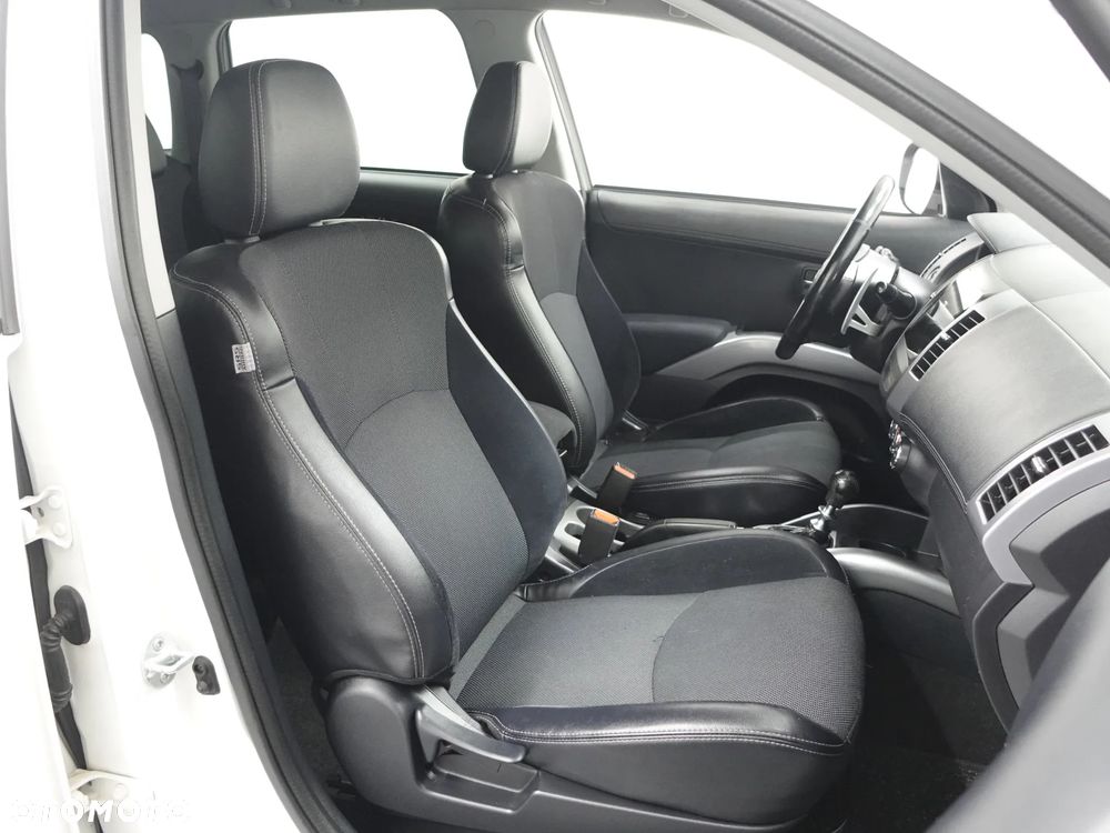 Mitsubishi Outlander - 25