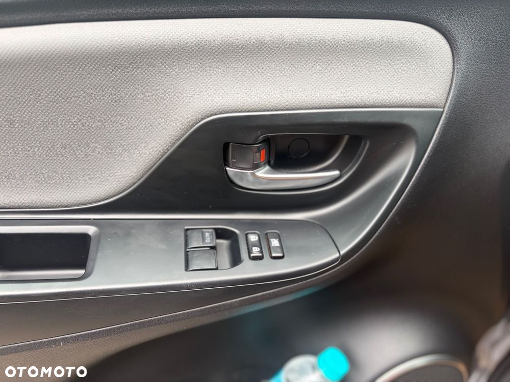 Toyota Yaris Hybrid 100 Active EU6 - 15