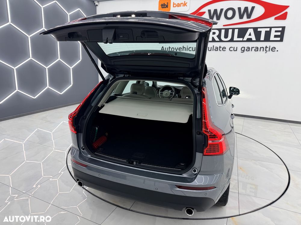 Volvo XC 60 B4 D AWD Geartronic Momentum Pro - 24