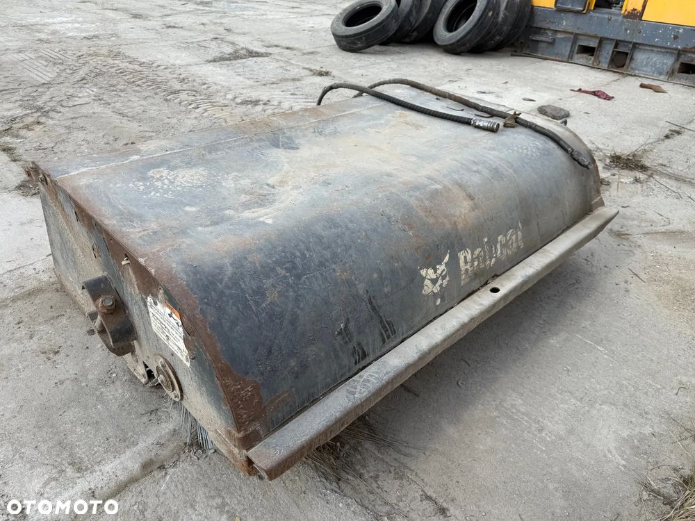 Bobcat S300 / 3801 kg / 2008r / - 23