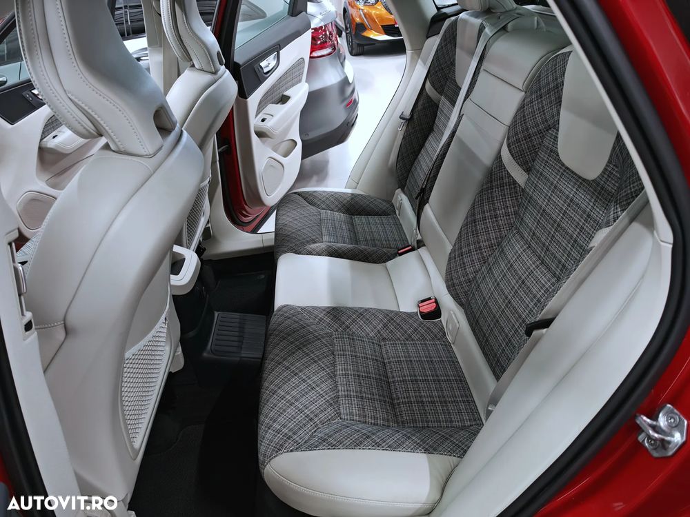 Volvo XC 60 T6 AWD Recharge Geartronic Inscription - 28