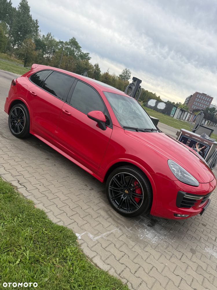 Porsche Cayenne GTS - 6