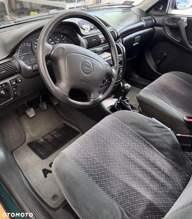 Opel Astra 1.6 - 5