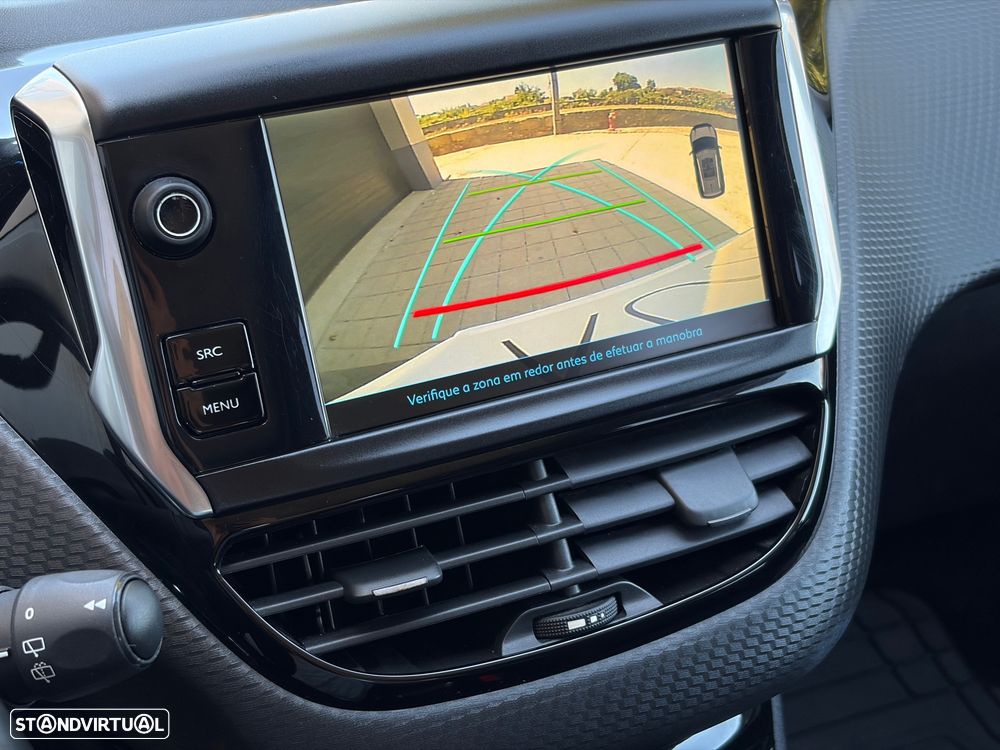 Peugeot 2008 1.2 PureTech Allure EAT6 - 25