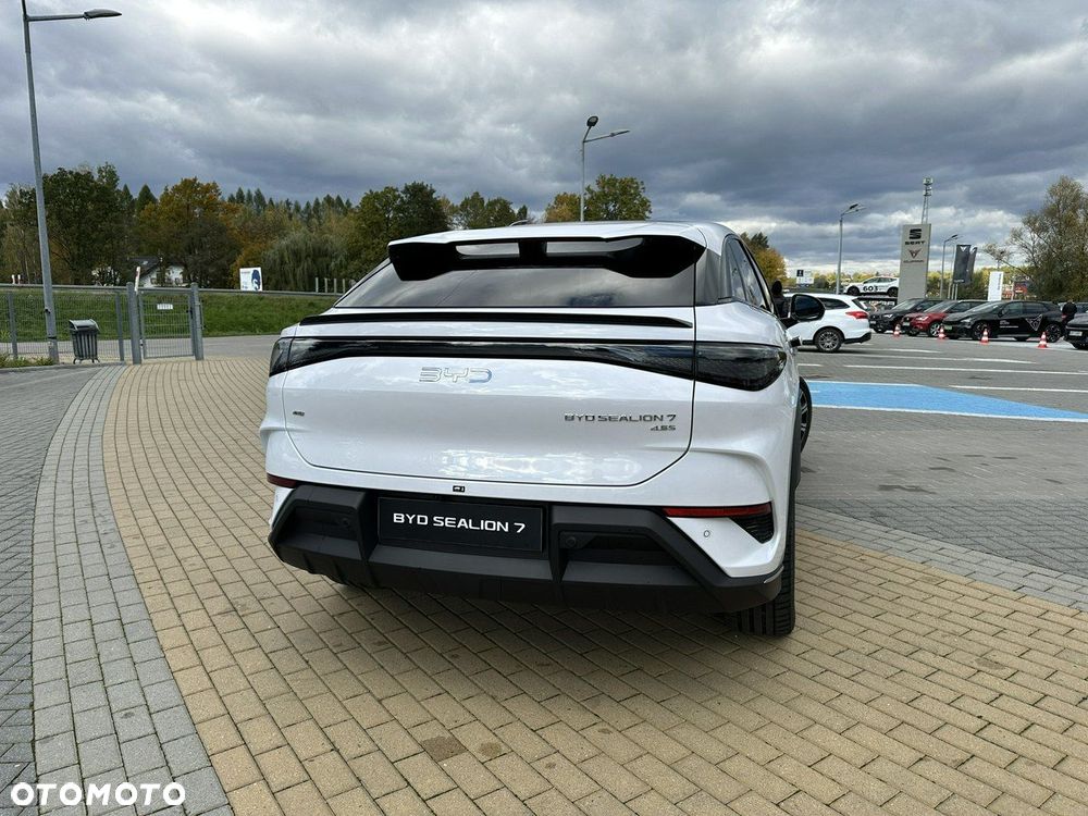 BYD Sealion 7 - 8