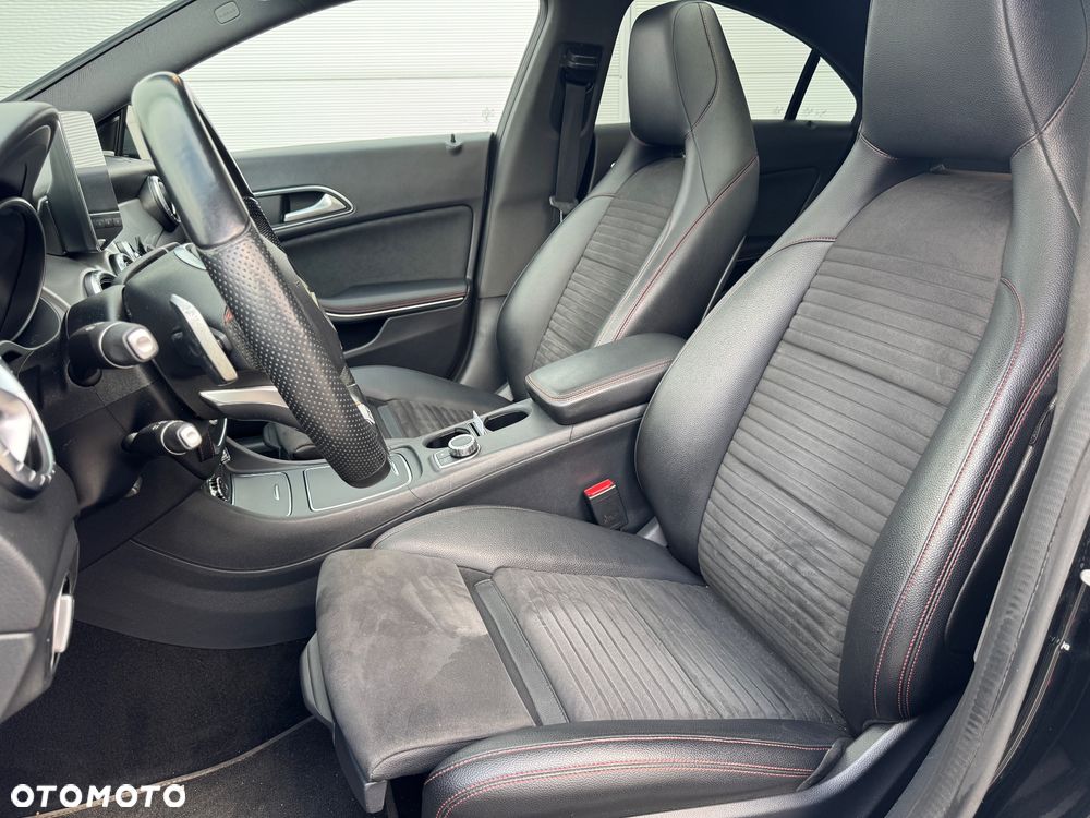 Mercedes-Benz CLA 200 7G-DCT AMG Line - 13