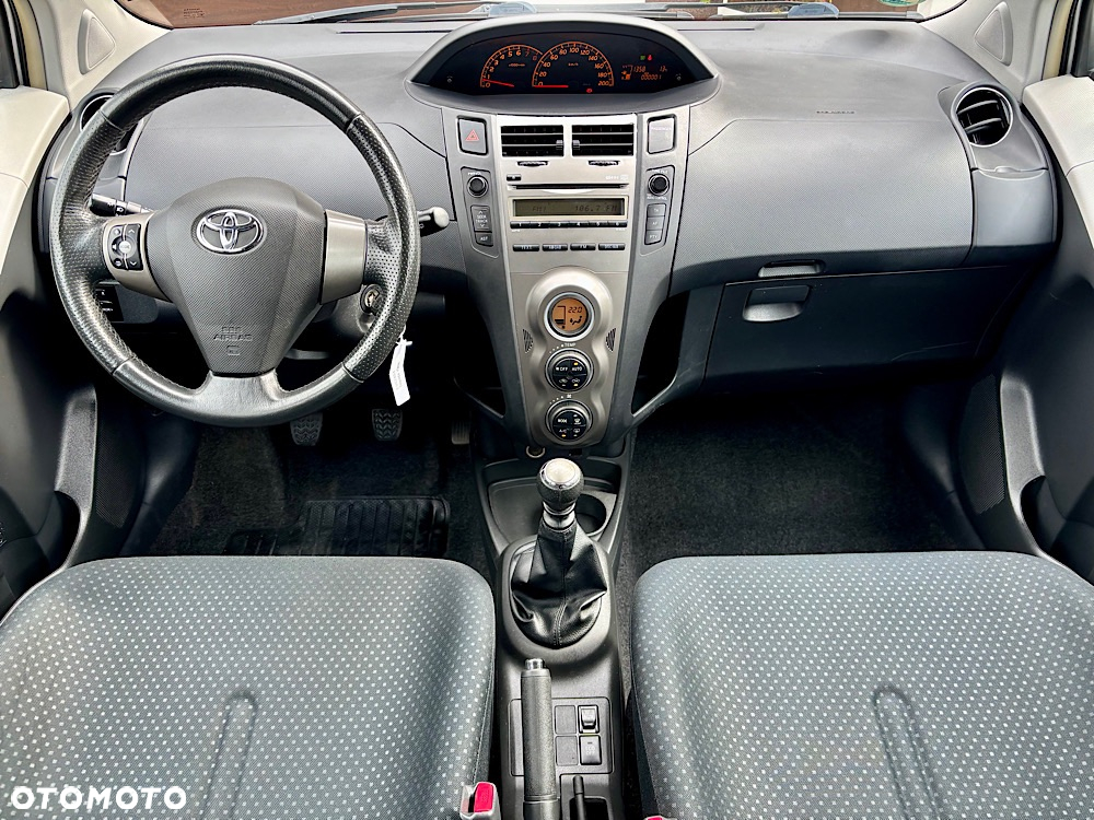 Toyota Yaris 1.33 Prestige - 25