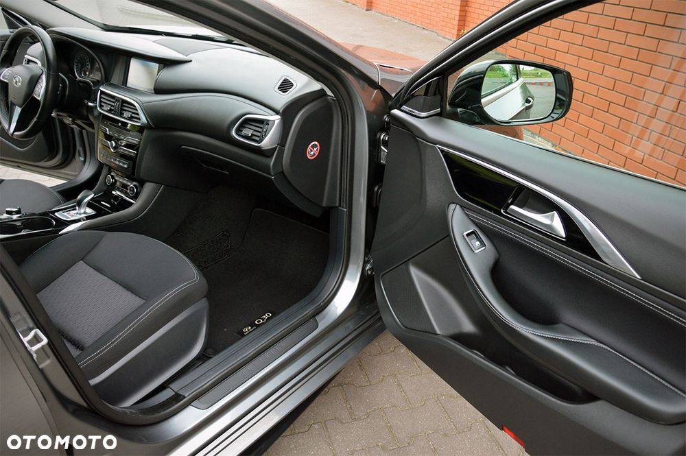 Infiniti Q30 2.2d DCT AWD City Black Edition - 7