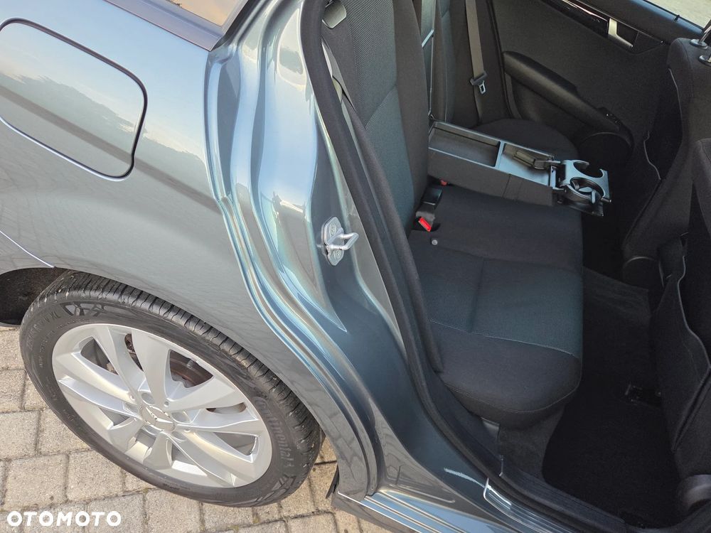 Mercedes-Benz Klasa C 180 BlueEFFICIENCY 7G-TRONIC Elegance - 27