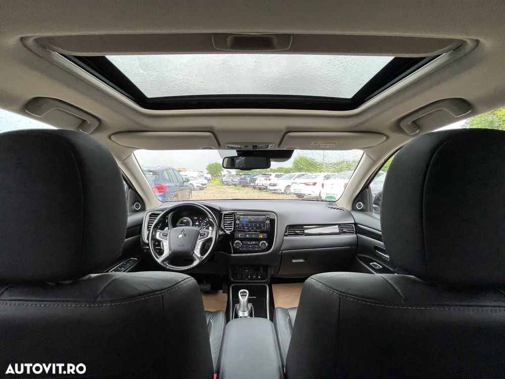 Mitsubishi Outlander 2.0 4WD Top - 8