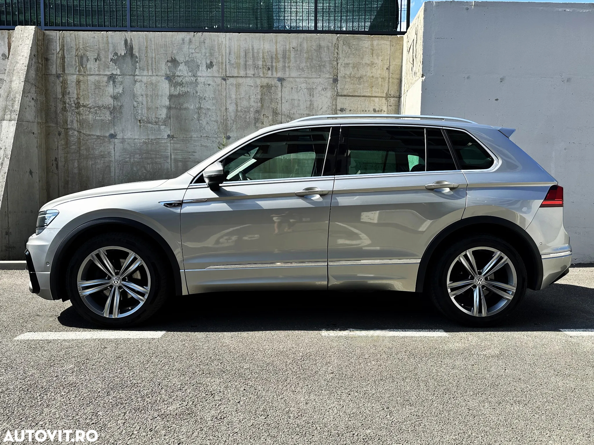 Volkswagen Tiguan 2.0 TDI SCR 4MOTION DSG R-Line - 32