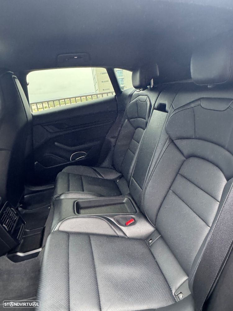 Porsche Taycan Cross Turismo 4 - 3