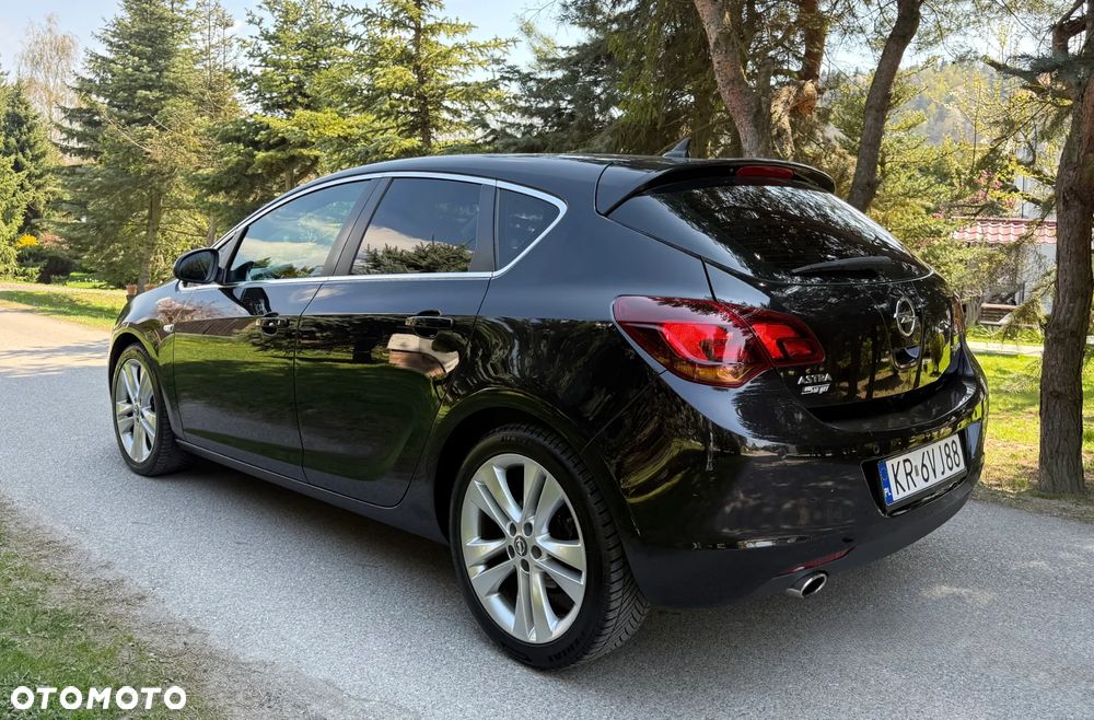 Opel Astra 1.4 Turbo Cosmo - 11