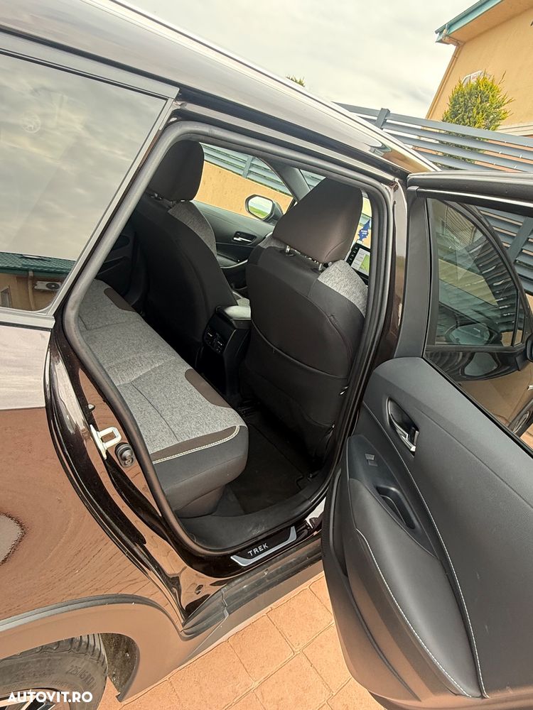 Toyota Corolla 2.0 HSD Exclusive Plus GR Sport Bi-Tone - 11
