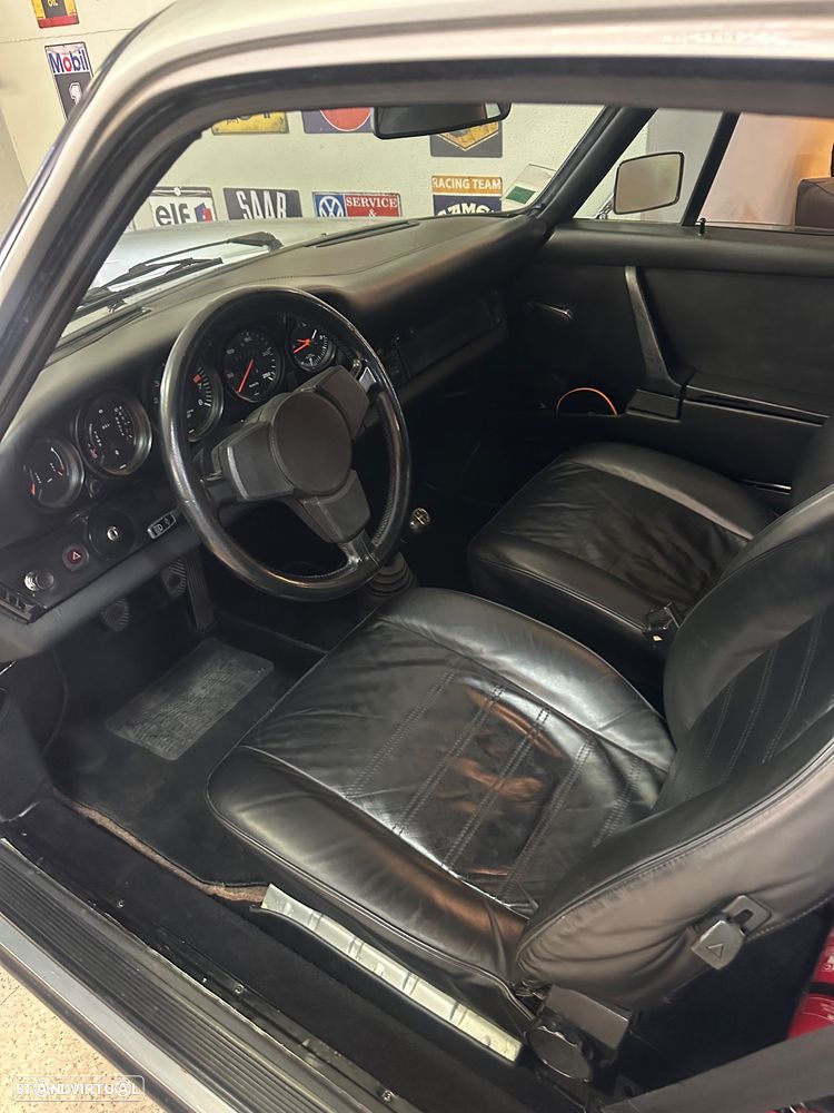 Porsche 911 Série F - 27