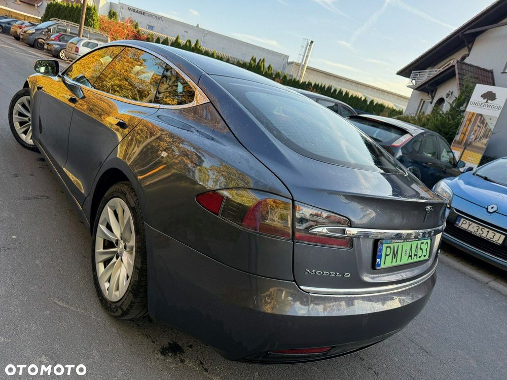 Tesla Model S - 3