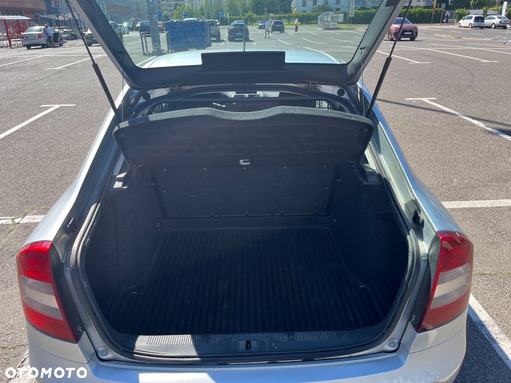 Skoda Octavia 1.4 TSI Ambiente - 10